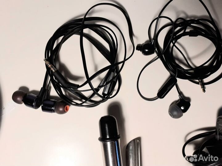 Повер банк, телефон, зарядки, наушники пакетом