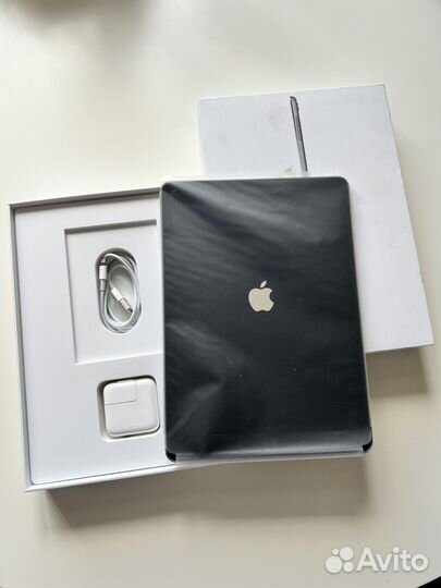 Новый iPad Pro 9.7'' 32GB Space Gray, в пленках