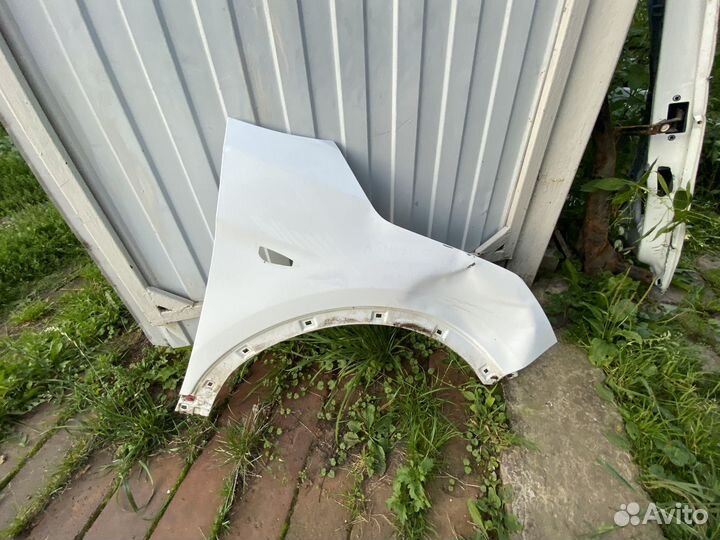 Крыло левое переднее