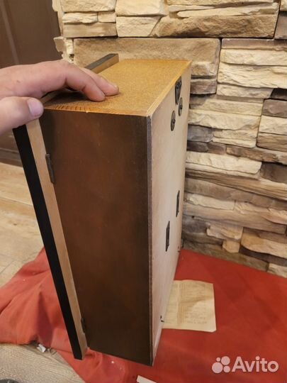 Часы настенные янтарь чёрный циферблат