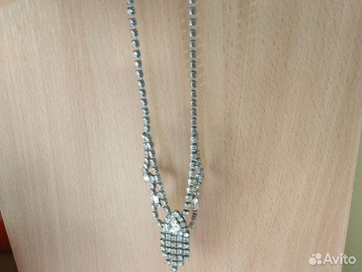 Колье и клипсы