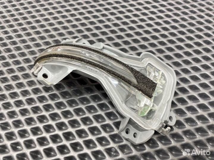 Повторитель в зеркало правый Honda Cr-V4 RM