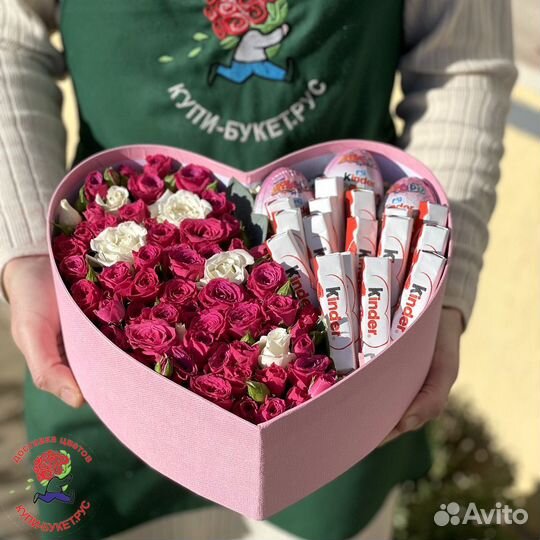 Коробка с цветами и шоколадом