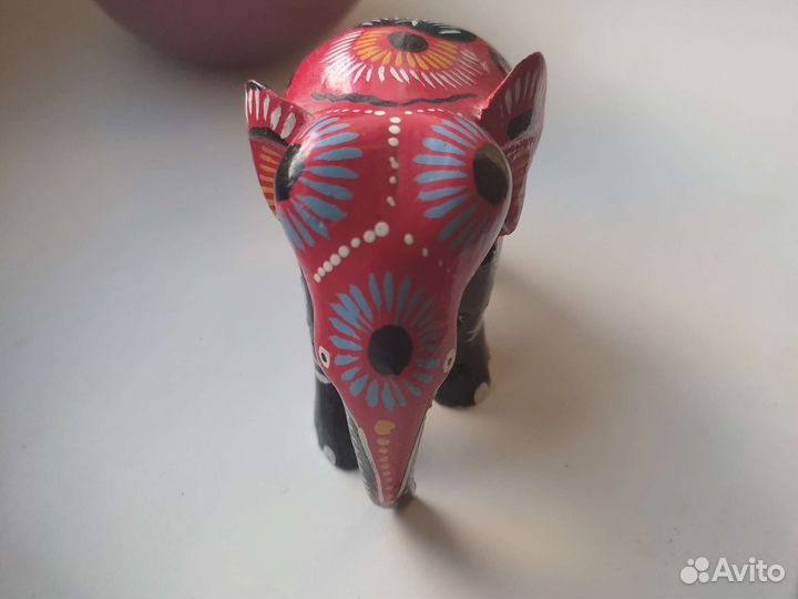 Статуэтка слона деревянная