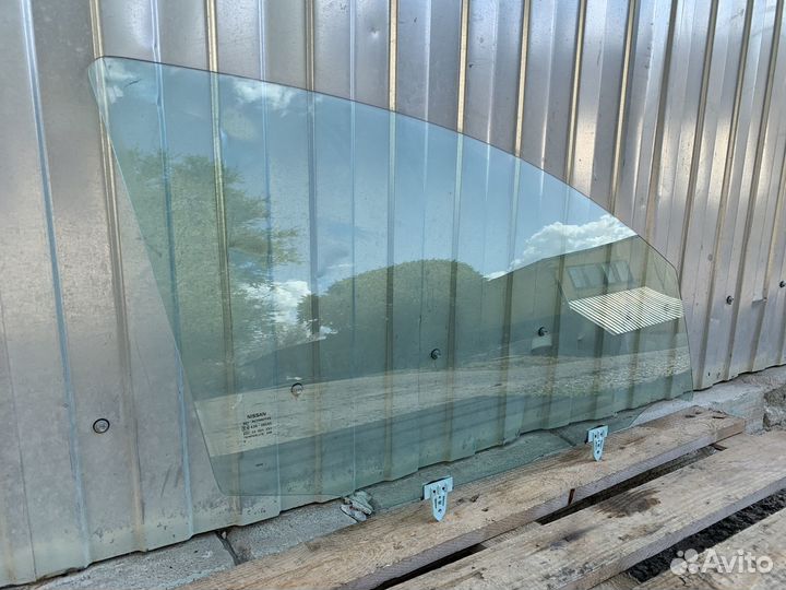 Стекло передней правой двери Nissan Qashqai +2