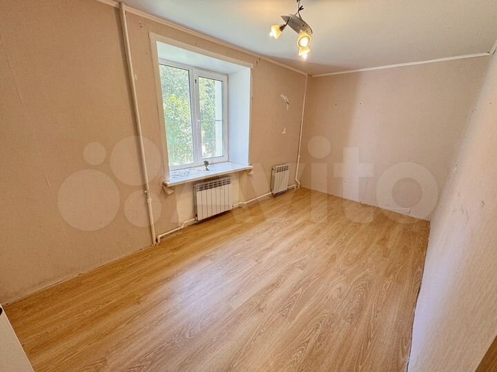 5-к. квартира, 40 м², 1/5 эт.