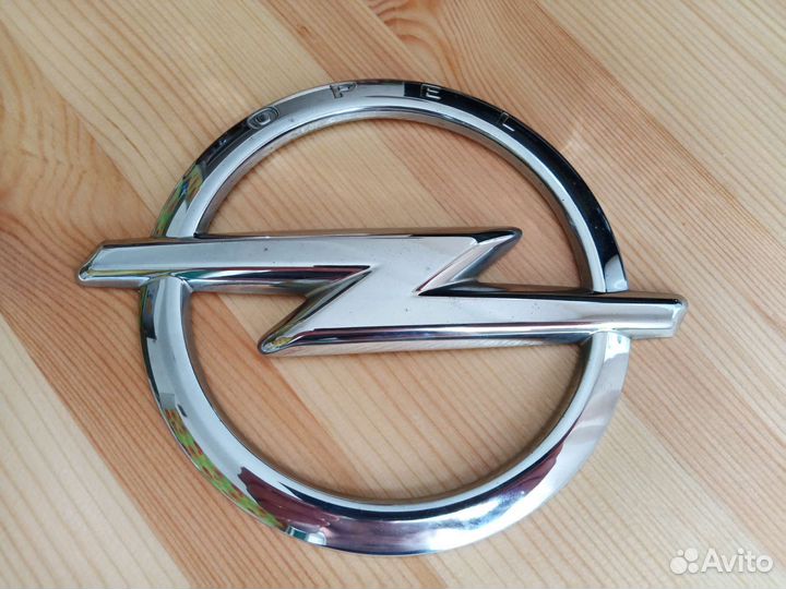 Эмблема на крышку багажника opel zafira b