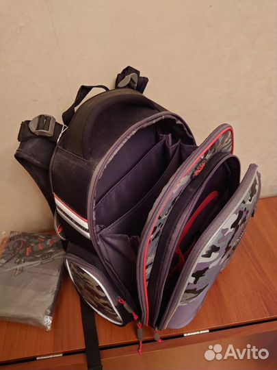 Ранцы, рюкзаки школьные (новые) Hummingbird