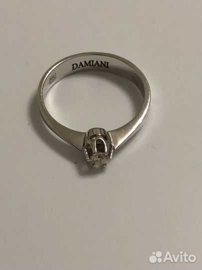 Золотое кольцо с бриллиантом