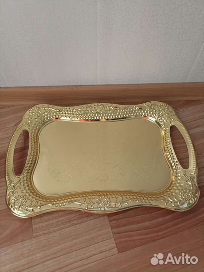 Поднос сервировочный, золотистый с ручками