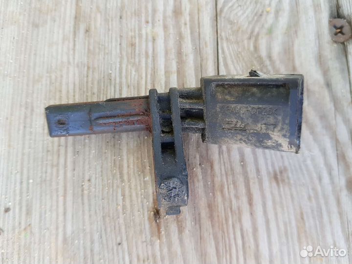 Передний правый датчик ABS VAG