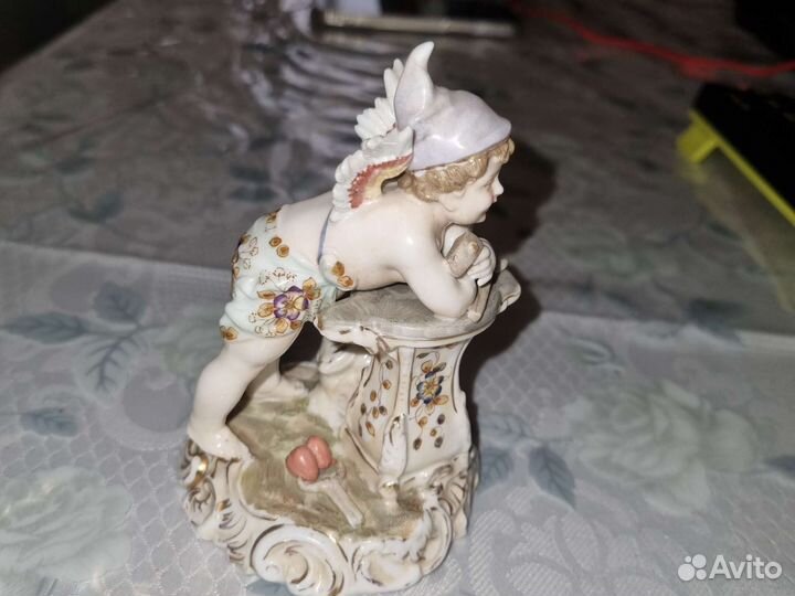 Статуэтка фарфор