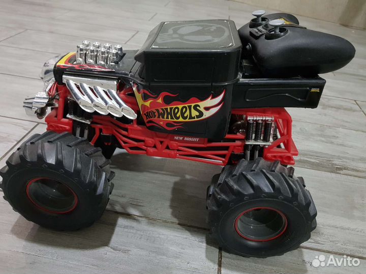 Машина на пульте управления внедорожник