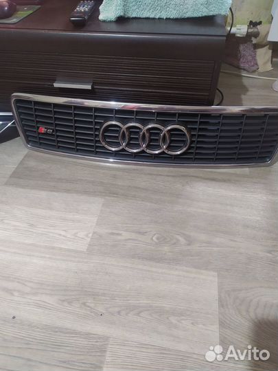 Решëтка радиатора AUDi A8.D2