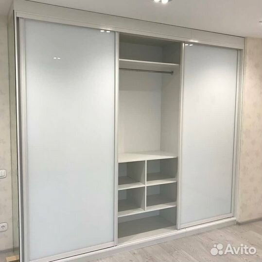 Шкаф с зеркалом