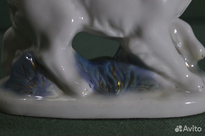 Статуэтка фарфоровая 