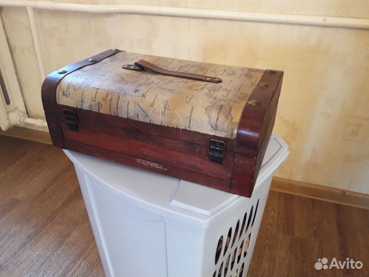 Деревянная шкатулка
