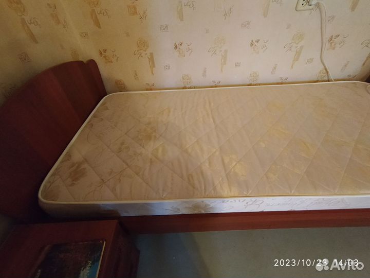 Кровать односпальная 90х200 с матрасом бу