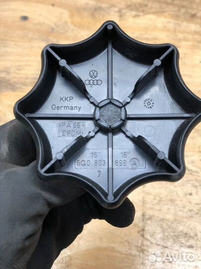 Крепление запасного колеса Volkswagen Polo sedan