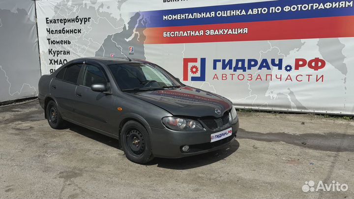 Фонарь задний внутренний правый Nissan Almera (N16