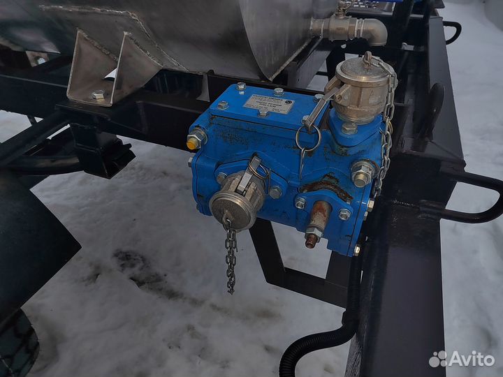 Прицеп бочка для пищевой жидкости