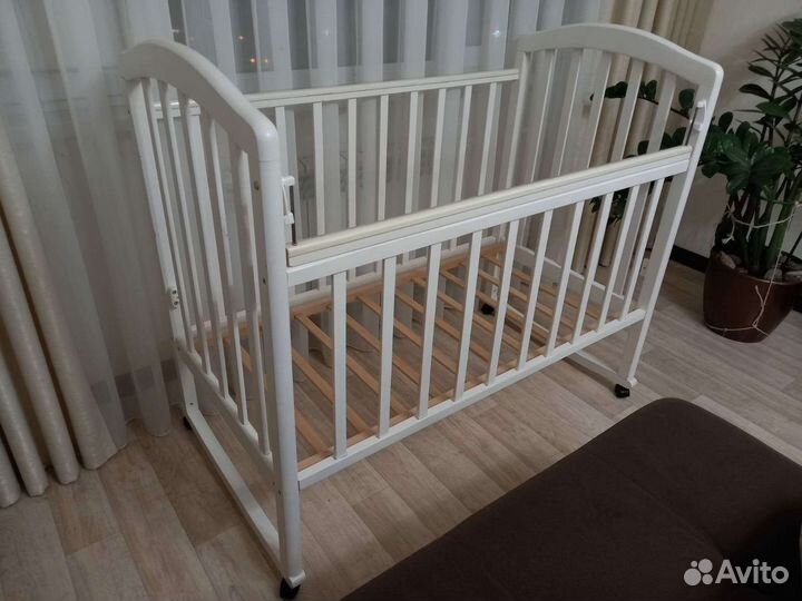 Детская кроватка с матрасом