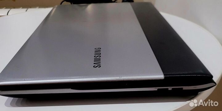 Ноутбук Samsung 17.3/SSD512/4озу/i3/Gt520MX
