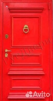 Красная парадная входная дверь для улицы