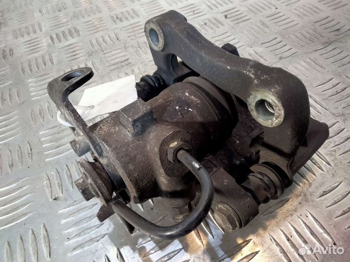 Суппорт задний правый со скобой Пежо 307