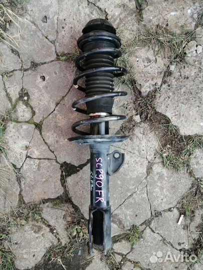 Стойка передняя правая Toyota Yaris