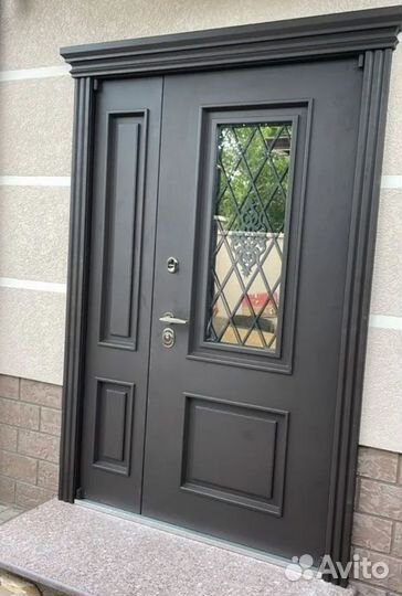 Входная дверь с терморазрывом и остеклением