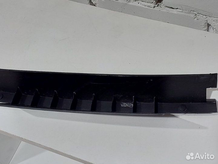 Уплотнитель жабо капота левый Land Rover Discovery