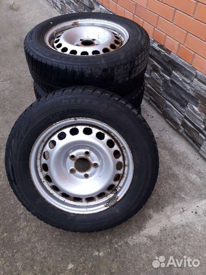 Bridgestone Blizzak DM-V1 215/60 R16