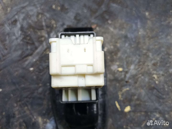 Кнопка стеклоподъёмника задней правой двери Nissan