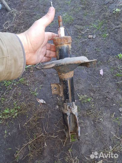 Стойка передняя правая lancer 10