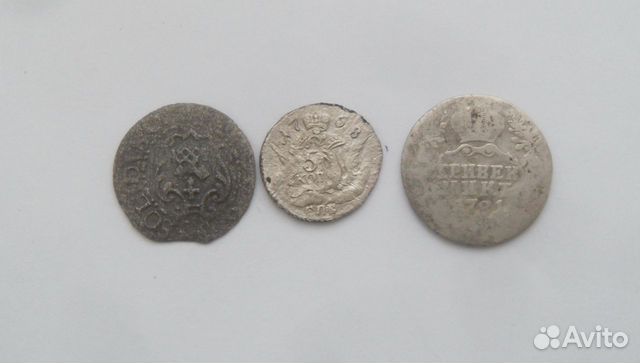 Три старинных серебряных монетки