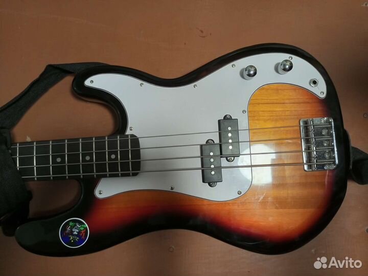 Бас гитара rocket