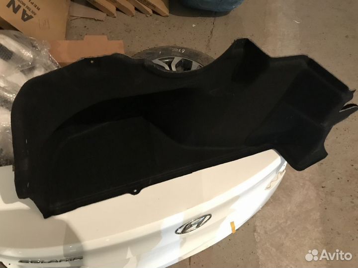 Обшивка багажника Toyota Camry