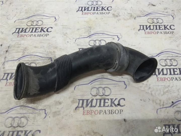 Патрубок воздушного фильтра VW Touareg 2002-2010