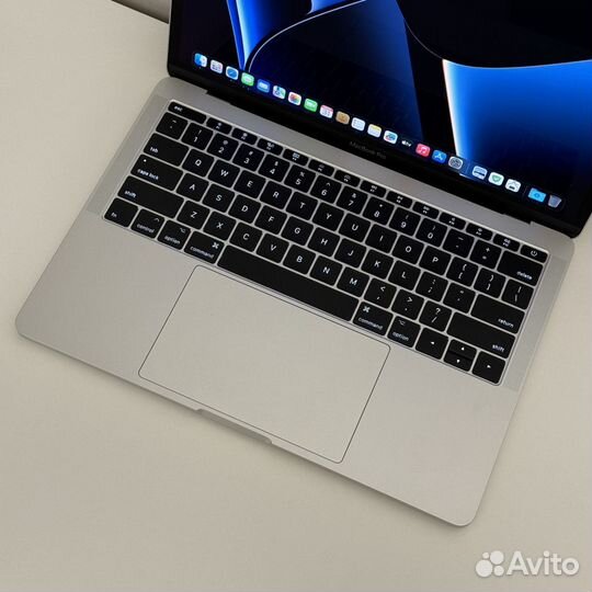 Apple MacBook Pro 13 2018 i7/16/256gb (на подарок)