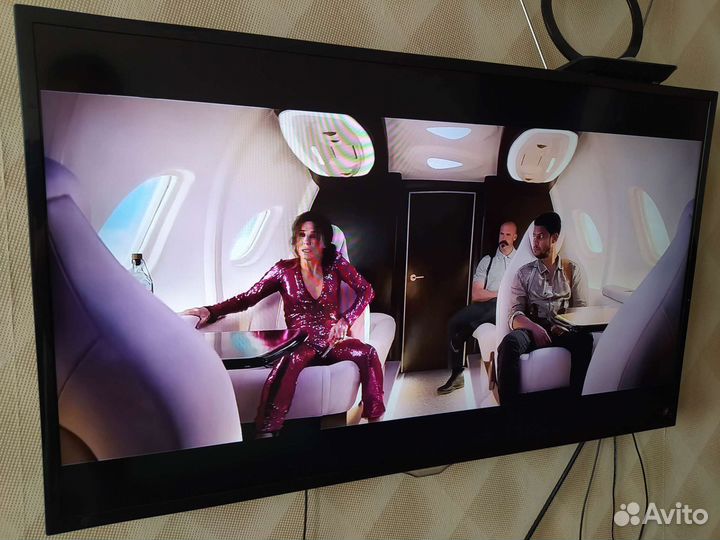 LG диагональ 81см 1080P