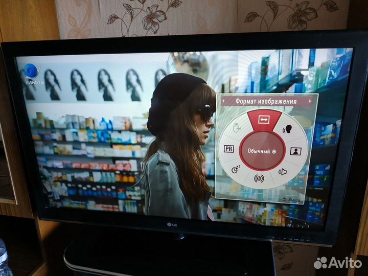 Плоский телевизор LG диагональ 107 см