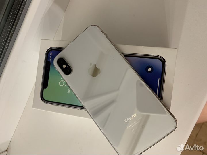 Телефон iPhone X на 64 гб