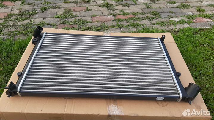 Радиатор охлаждения peugeot 406