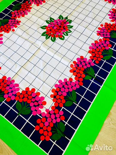 Бльшая Канада новая Скатерть 180х130