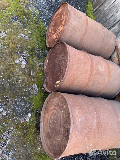 Бочки пластиковые и металлические 200л