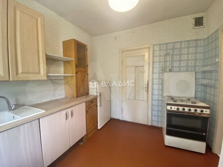 2-к. квартира, 35 м², 3/3 эт.