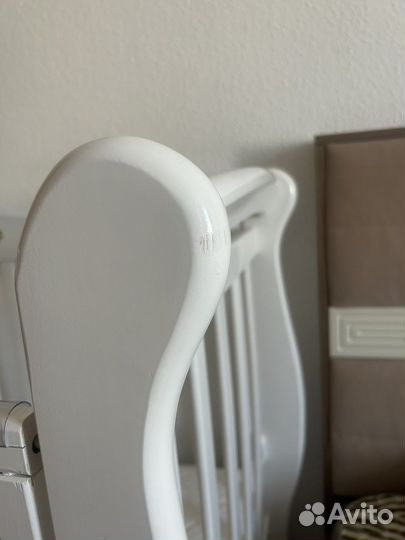 Детская кроватка с маятником