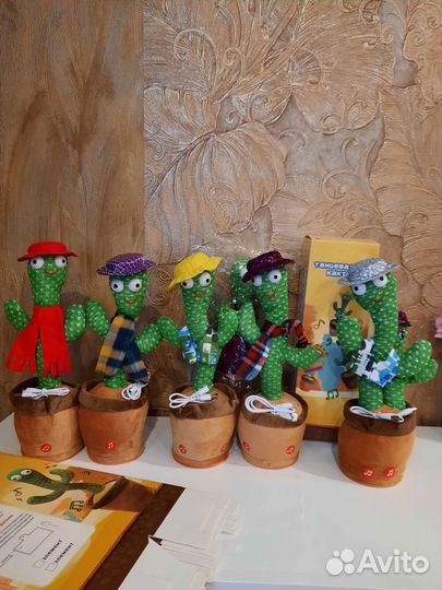 Два кактуса танцуют и поют, игрушка.Повторюшка