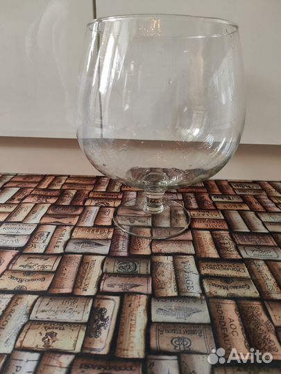 Аквариум в виде бокала